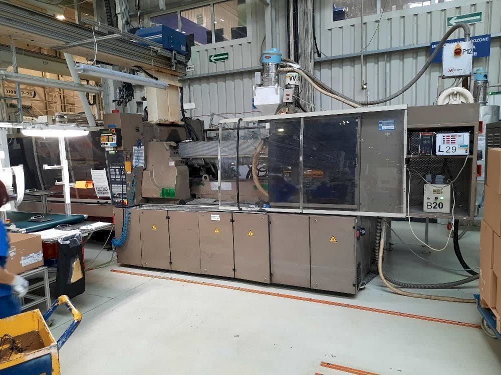 Frontansicht der ENGEL ES 2550/400HL Maschine