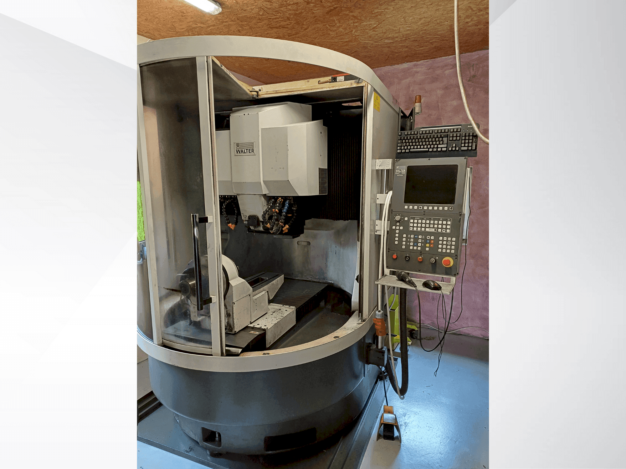 Frontansicht der WALTER Helitronic Power Regrinder Maschine