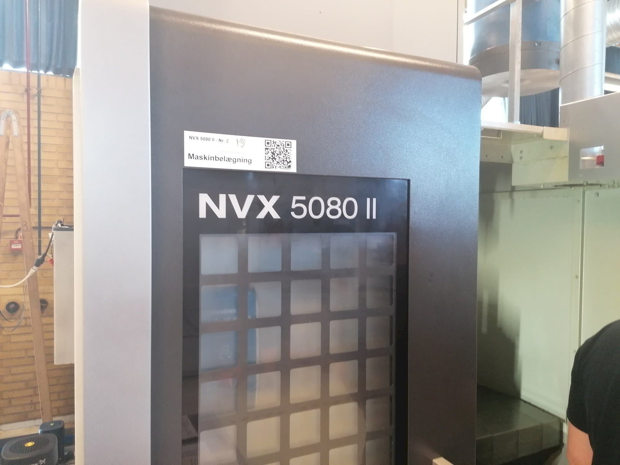 Linke Ansicht der DMG MORI NVX 5080II Maschine