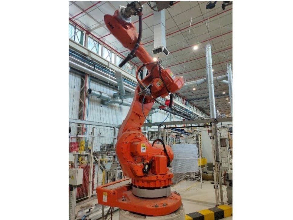 Linke Seitenansicht der ABB IRB 6600-175/2.55 Maschine