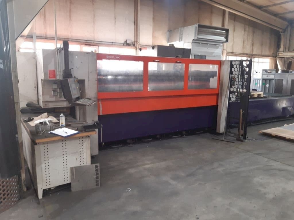 Frontansicht der Bystronic Bystar 3015  Maschine