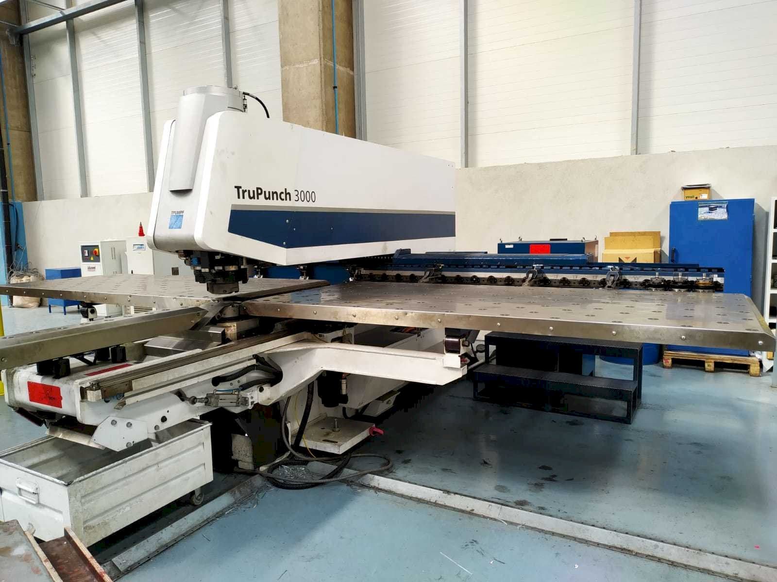 Frontansicht der Trumpf TruPunch 3000 Maschine