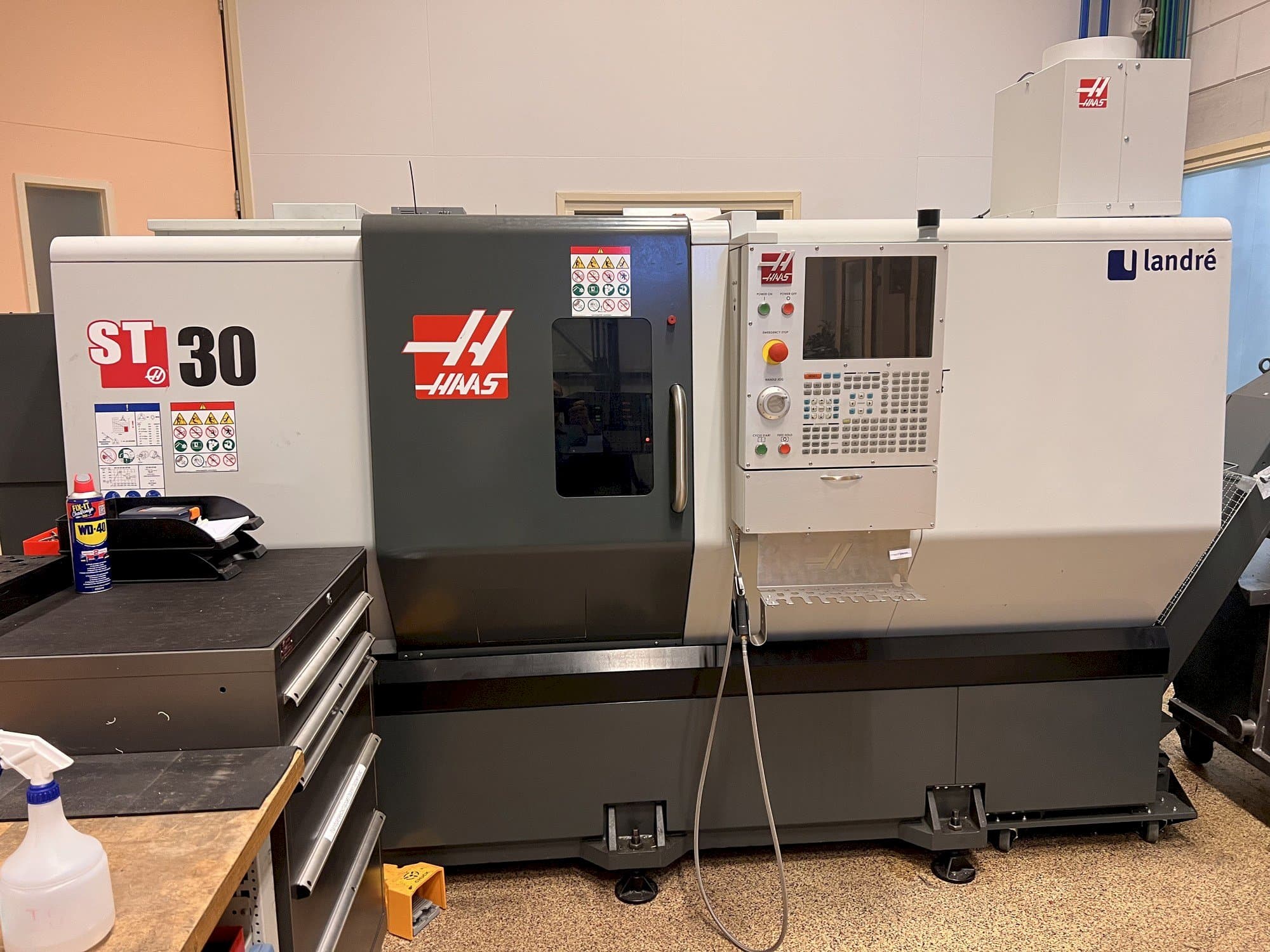 Frontansicht der HAAS ST30  Maschine