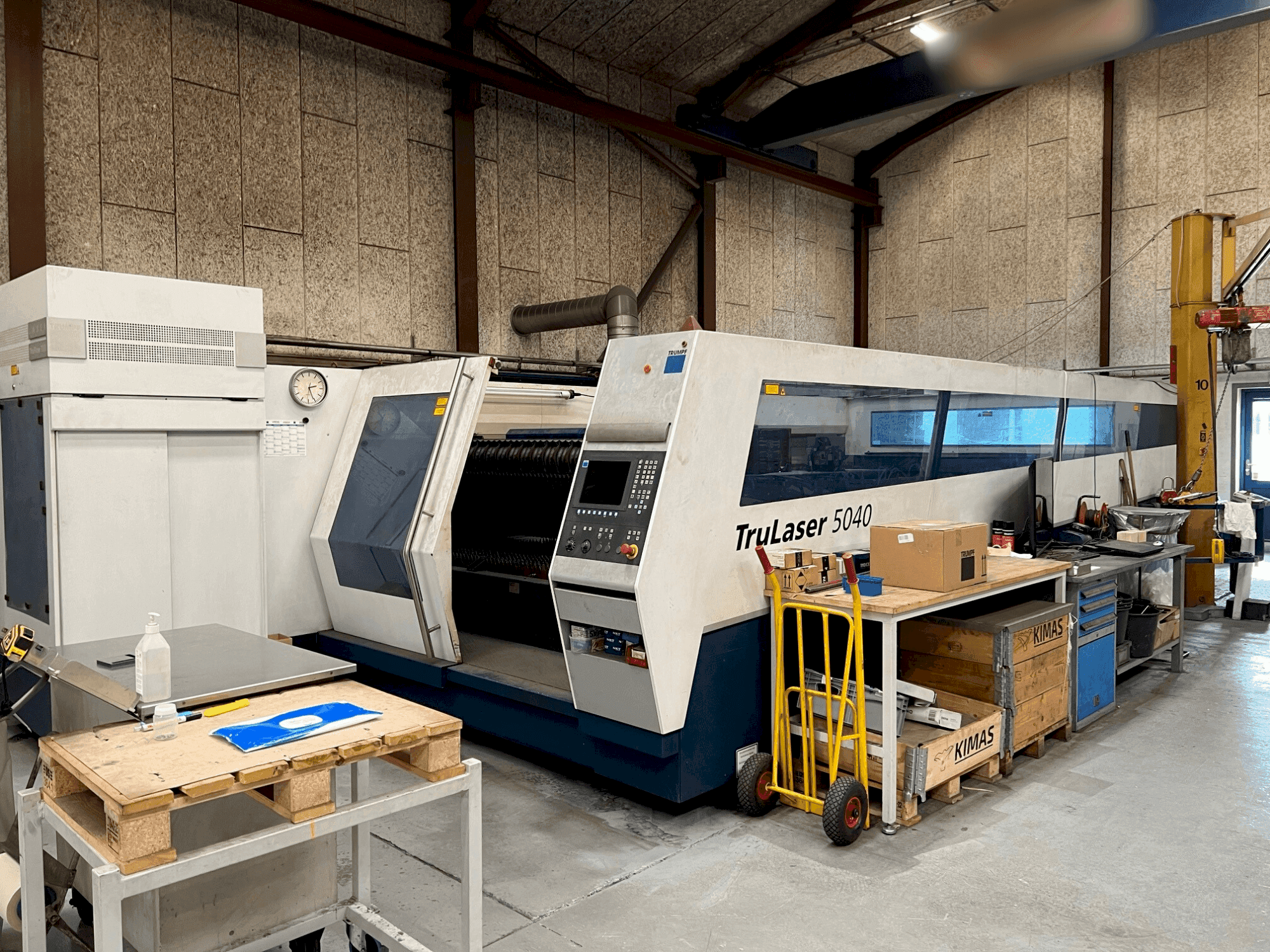 Frontansicht der TRUMPF TruLaser 5040 Maschine
