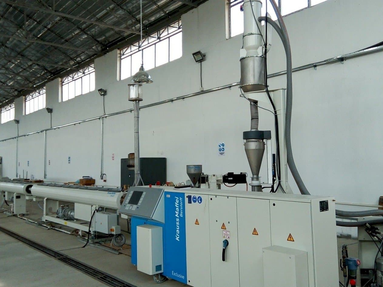 Frontansicht der Krauss Maffei KME 60-36 B/R Maschine