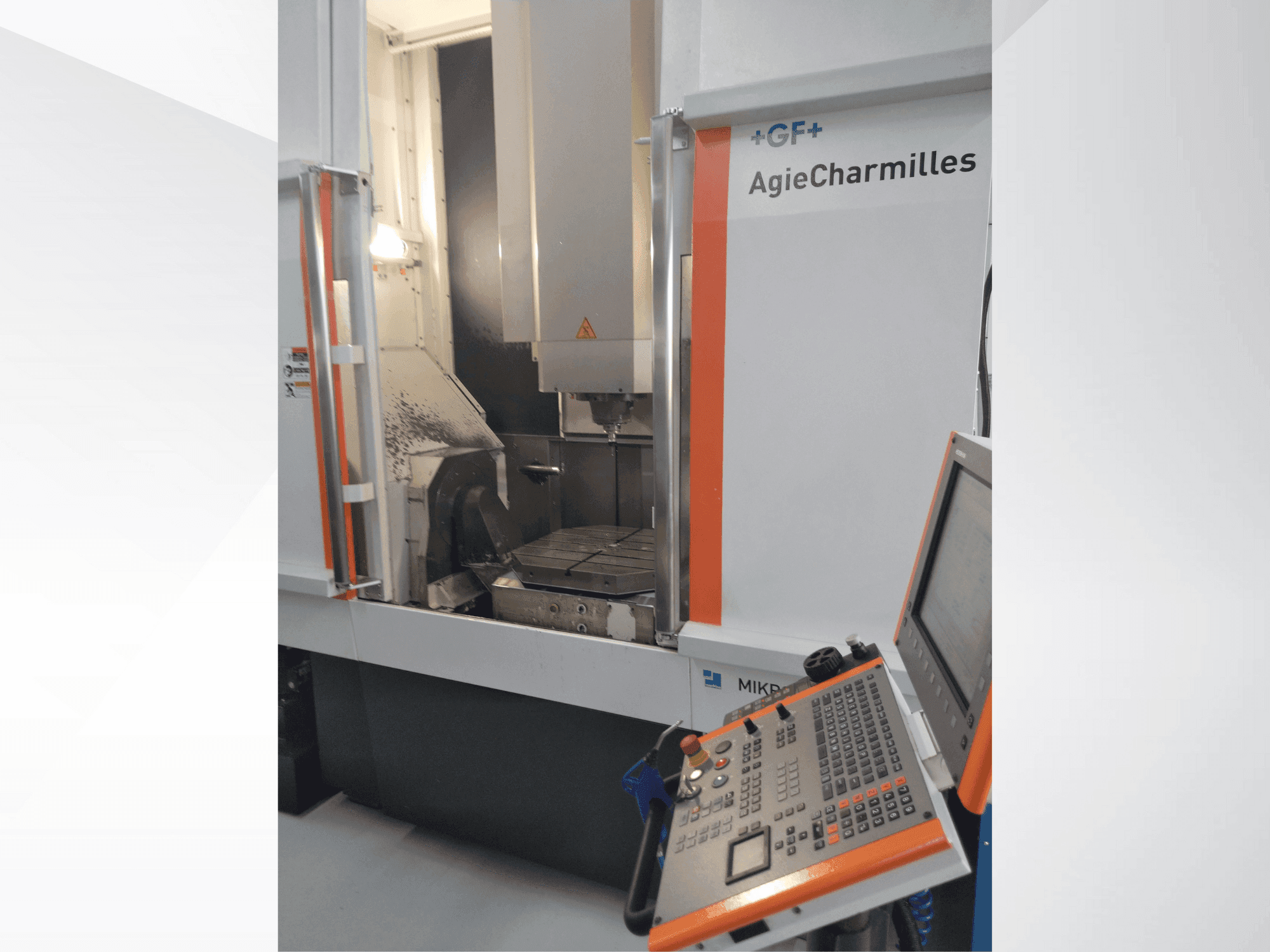 Frontansicht der MIKRON UCP 800 Duro Maschine