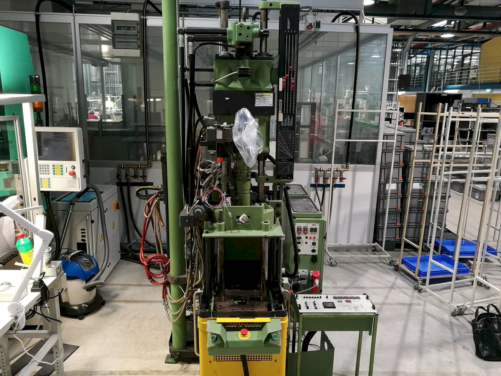 Frontansicht der Arburg 221-75-350  Maschine