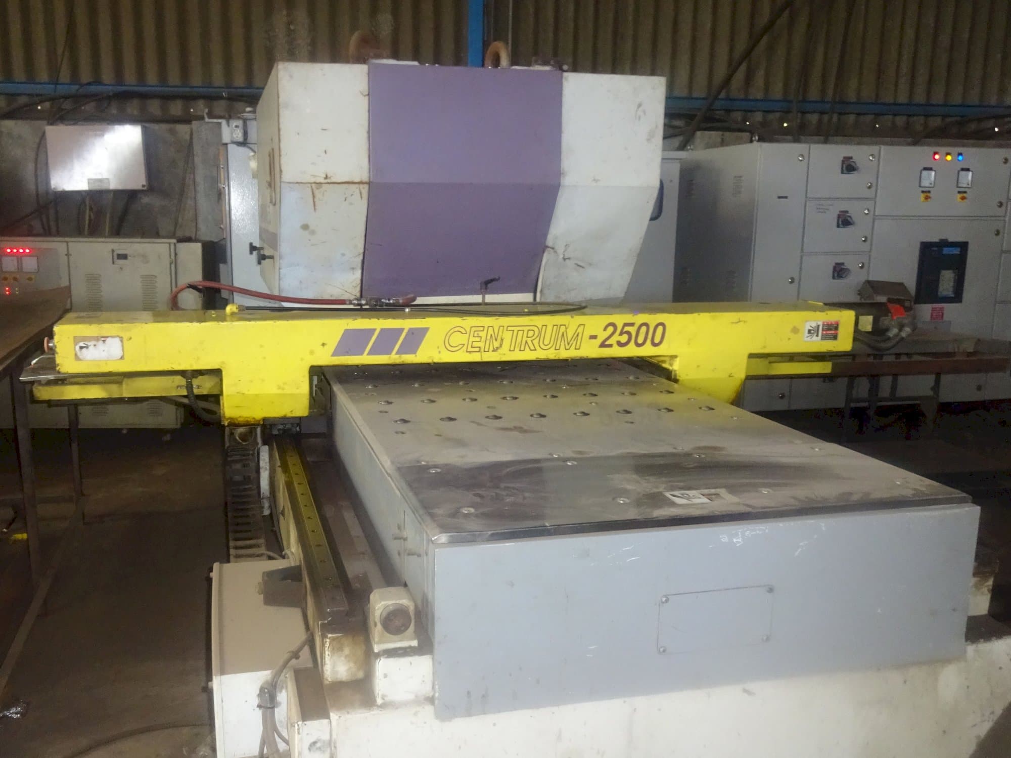 Frontansicht der Murata Wiedemann C-2500 Maschine