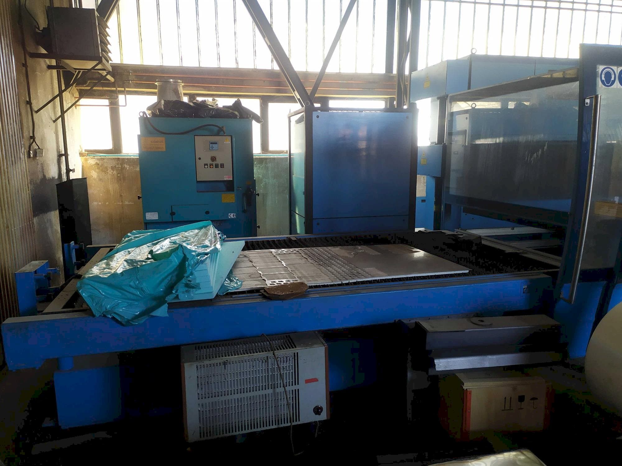 Frontansicht der Prima Industrie Platino 1530HS Maschine