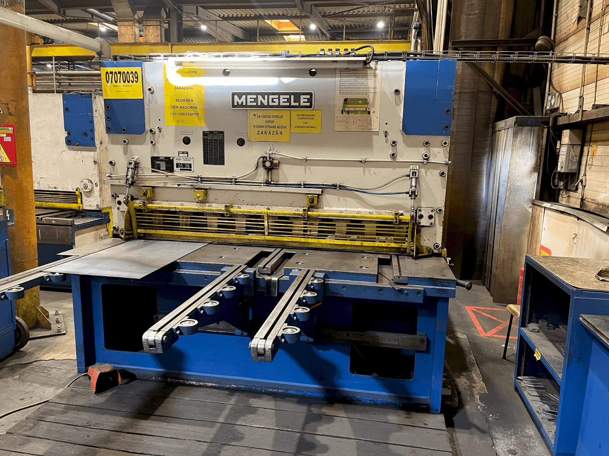 Frontansicht der MENGELE S16-2000  Maschine