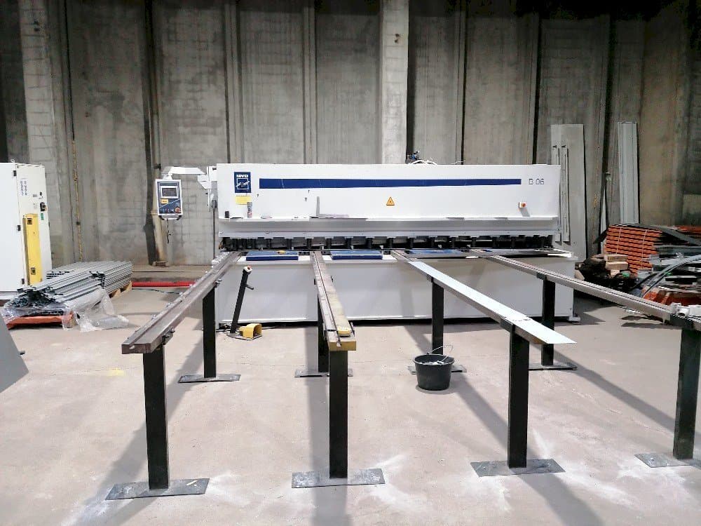 Frontansicht der MVD B06-4000 Maschine