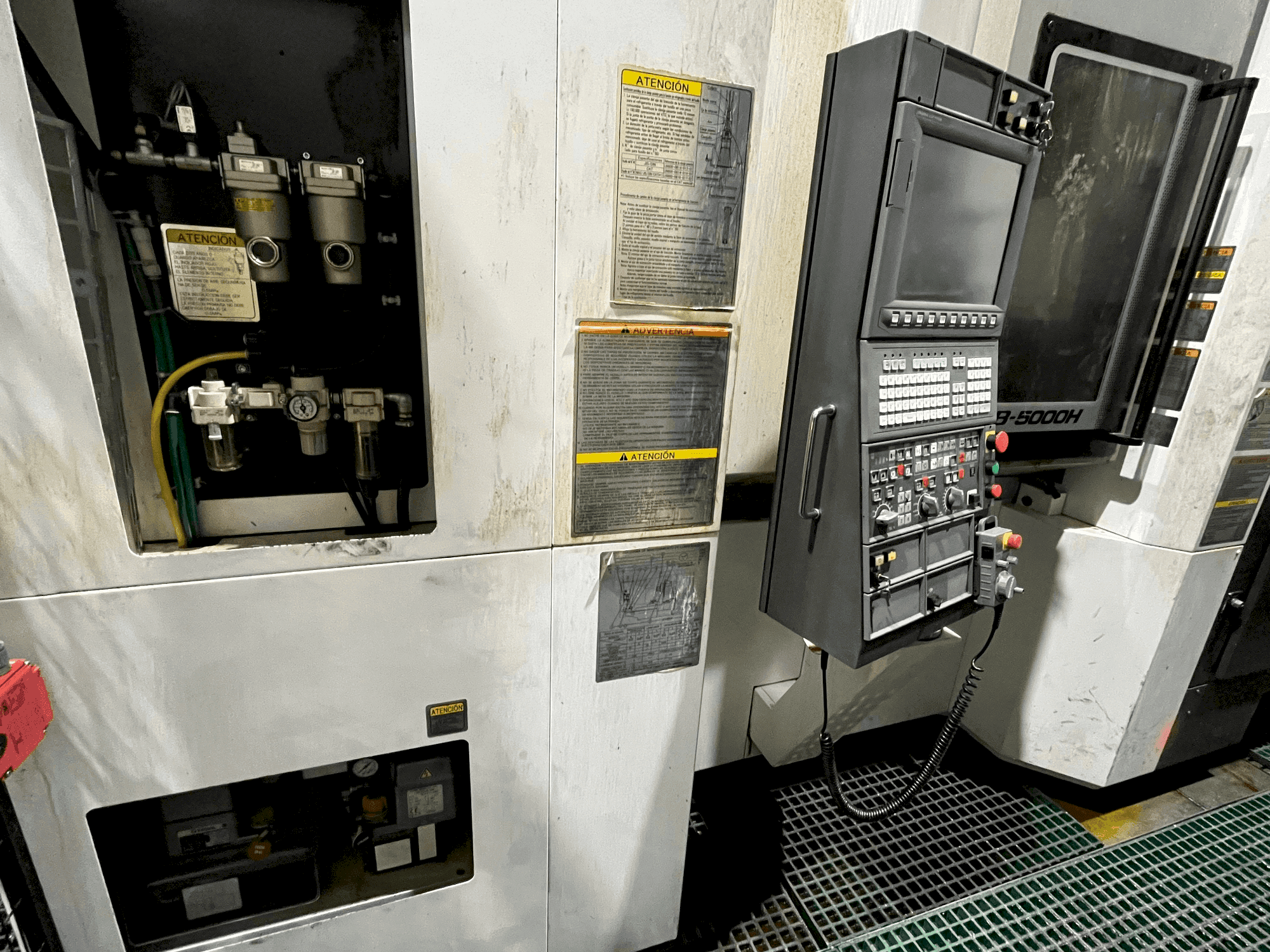 Frontansicht der Okuma MB-5000H Maschine