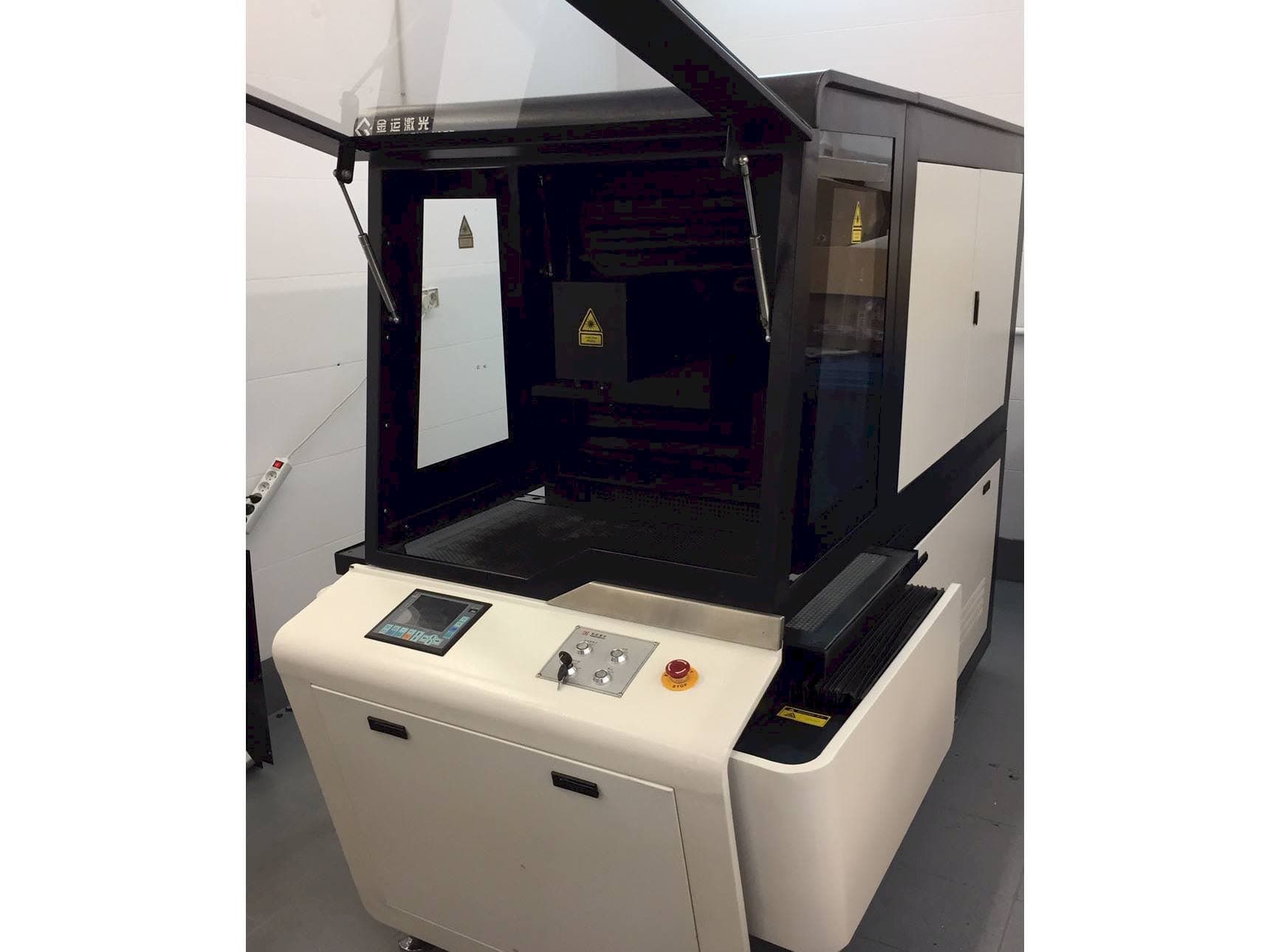 Frontansicht der Golden Laser Maschine