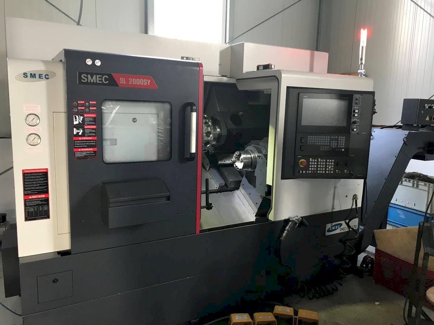 Frontansicht der SMEC SL2000 Maschine