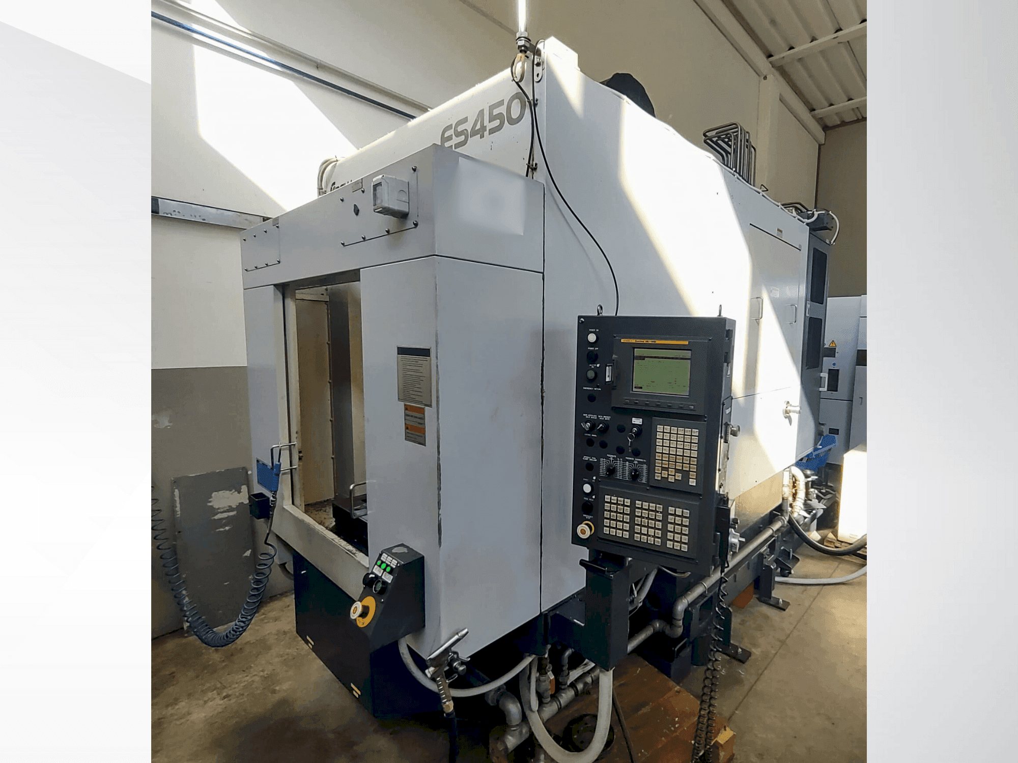 Frontansicht der Enshu ES450 Maschine