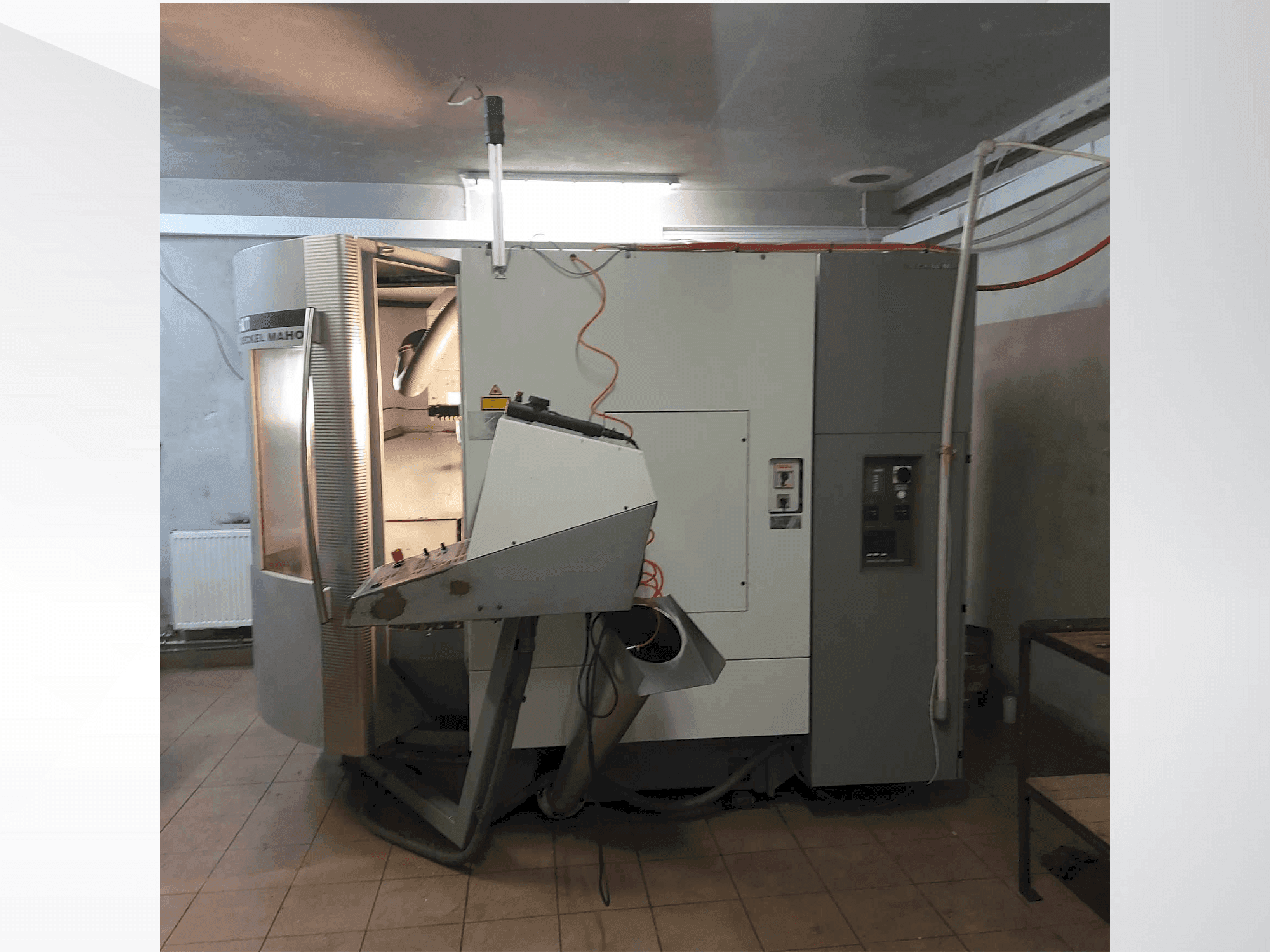 Frontansicht der DECKEL MAHO DMU 60 T Maschine