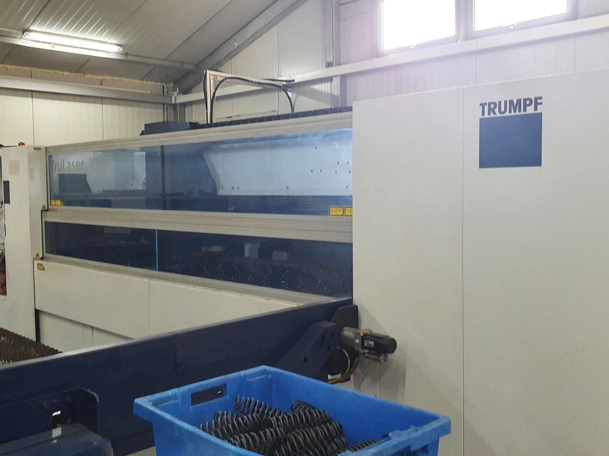Frontansicht der Trumpf TruLaser 1030 Maschine