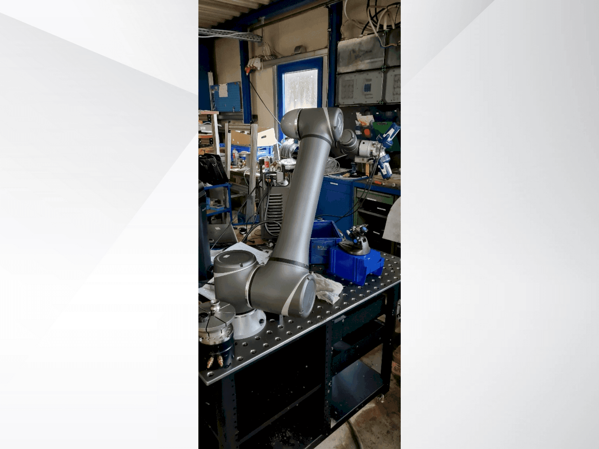 Frontansicht der OMRON TM12  Maschine