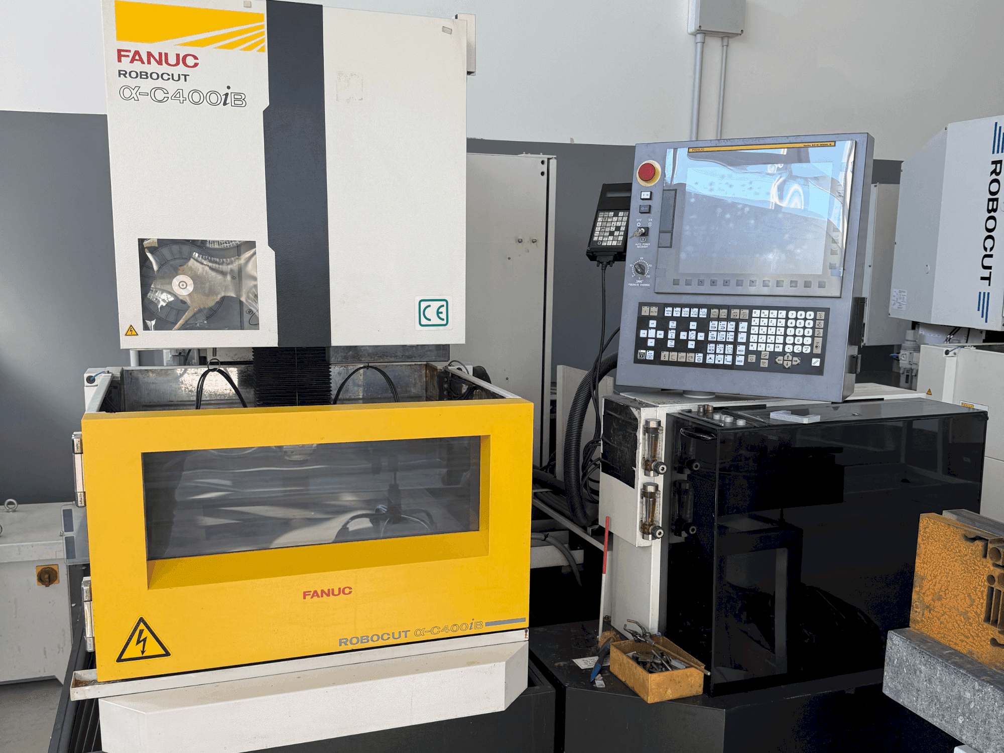 Frontansicht der FANUC Robocut alpha-C400iB  Maschine