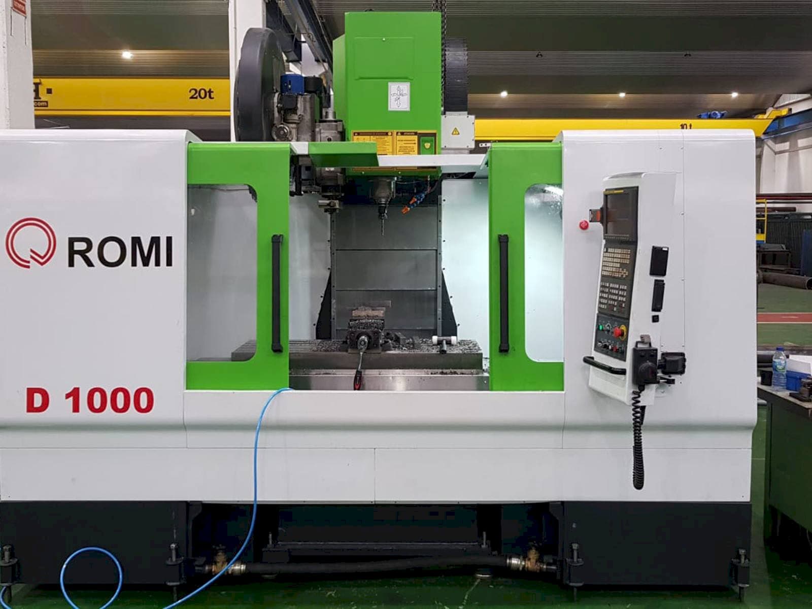 Frontansicht der Romi D 1000 Maschine