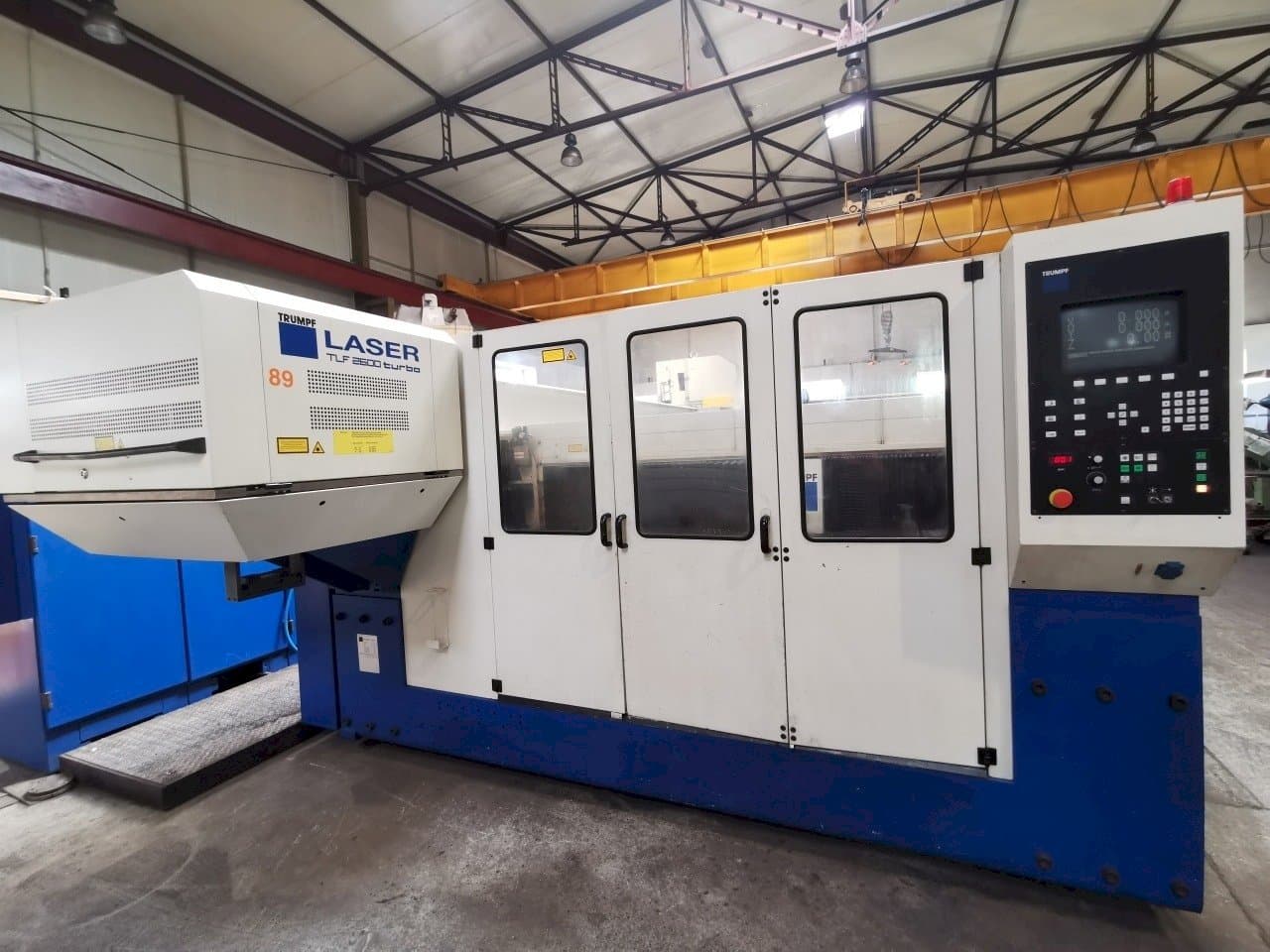 Frontansicht der Trumpf Trumatic L 4030 Maschine