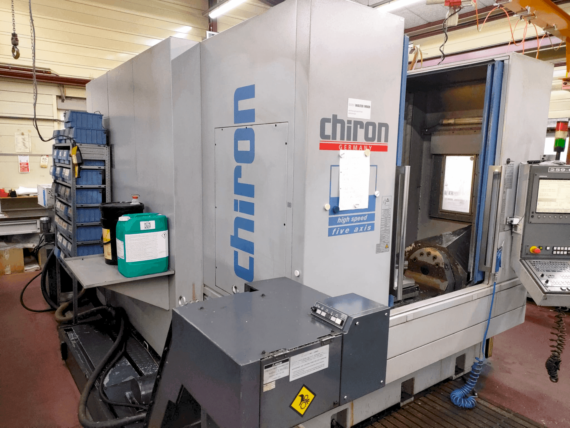 Frontansicht der CHIRON Mill 800 Maschine