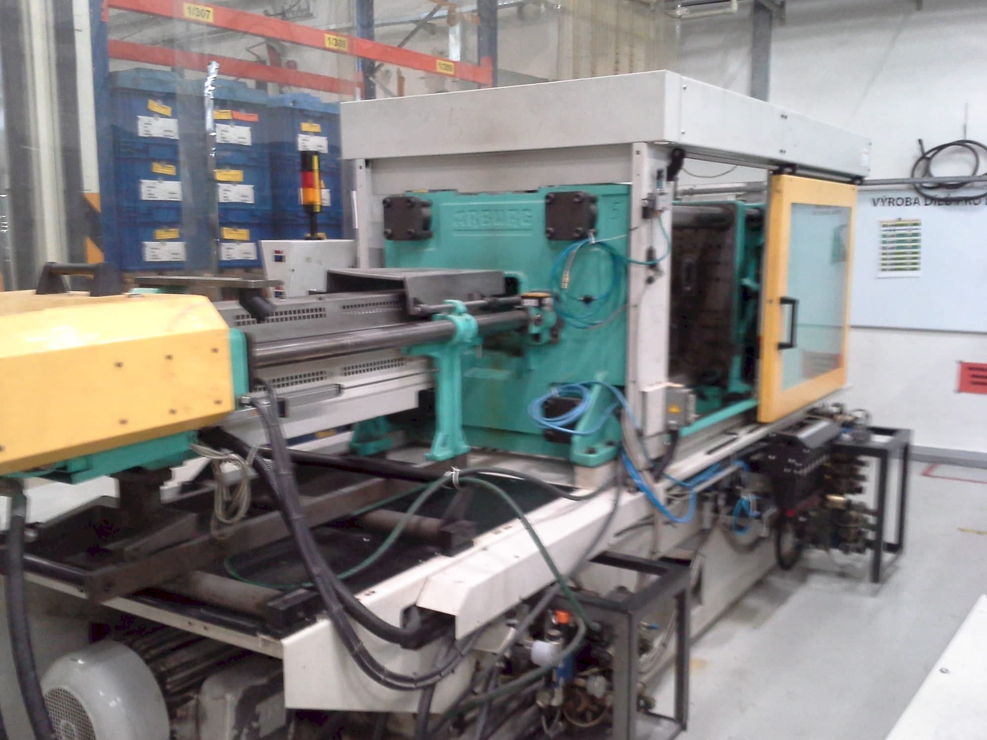 Frontansicht der Arburg 570C 2000-675 Maschine