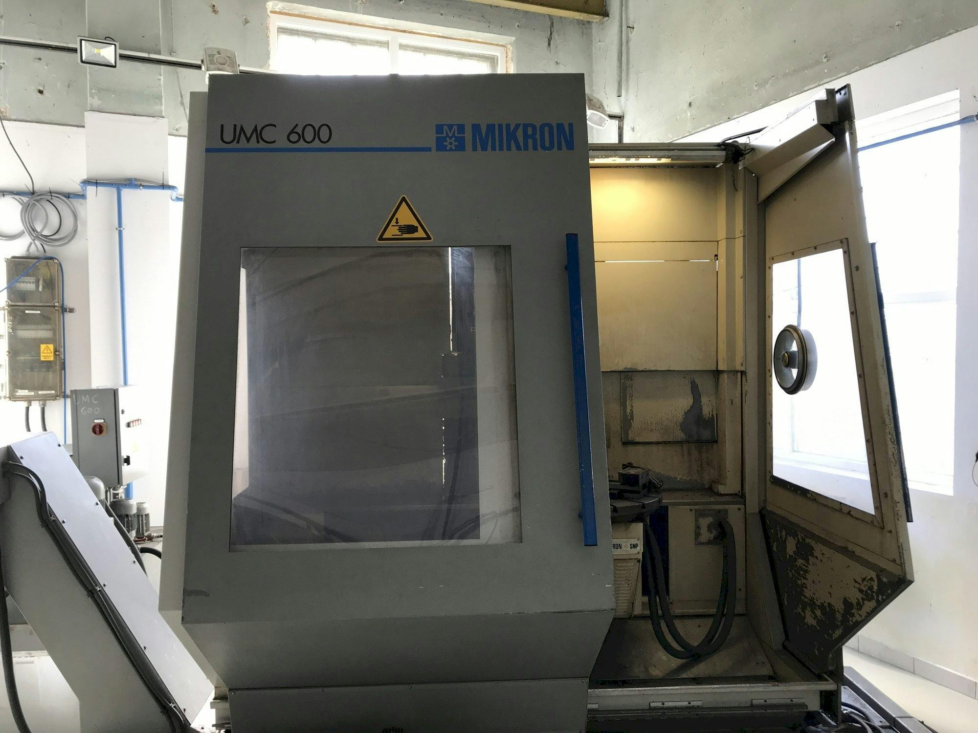 Frontansicht der MIKRON UMC 600  Maschine