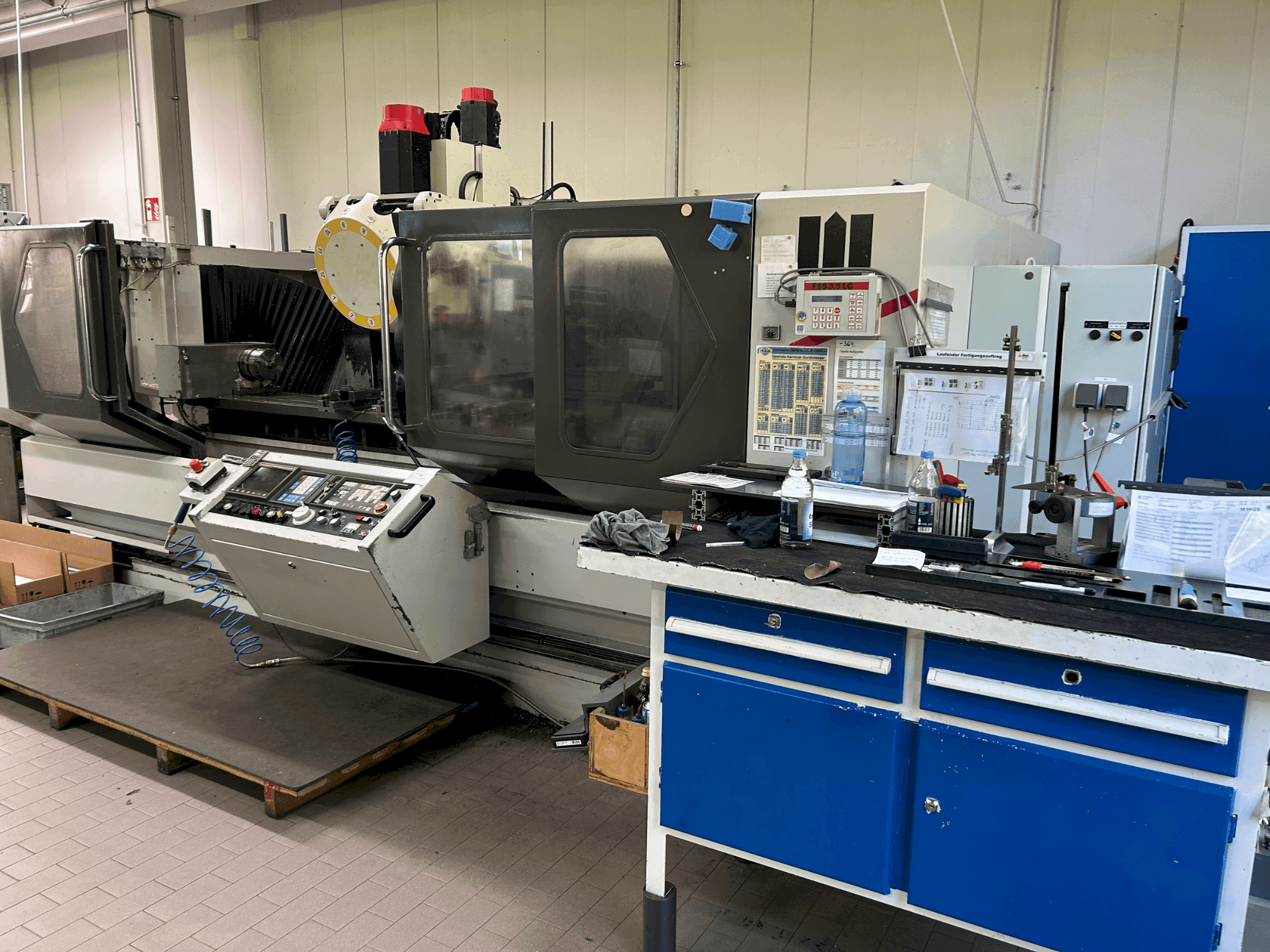 Frontansicht der STAMA MC 520 Maschine