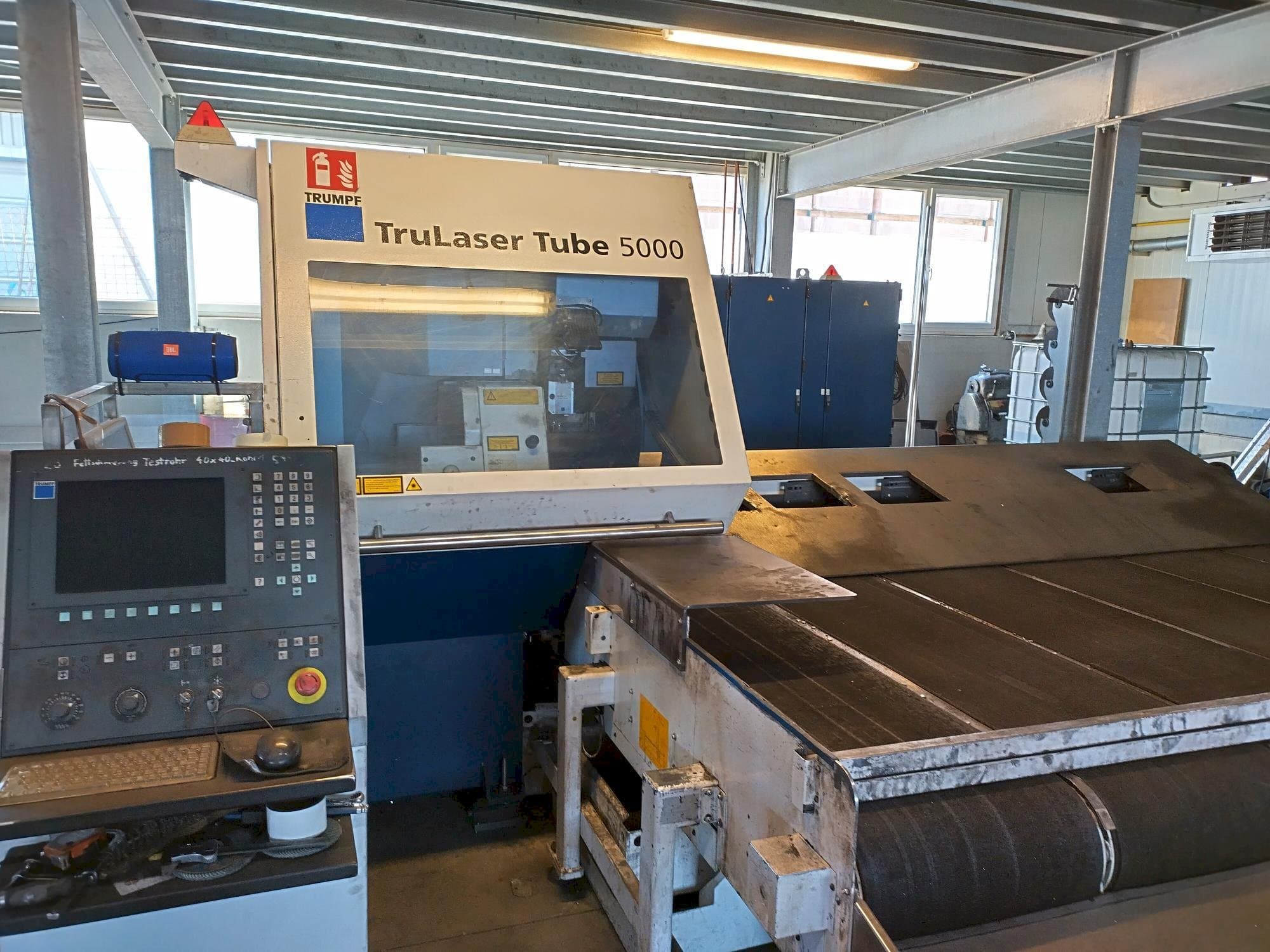 Frontansicht der Trumpf TruLaser Tube 5000 Maschine