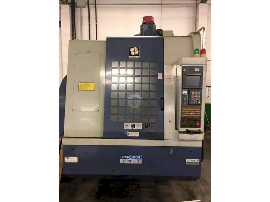 Frontansicht der HWACHEON SIRIUS U  Maschine