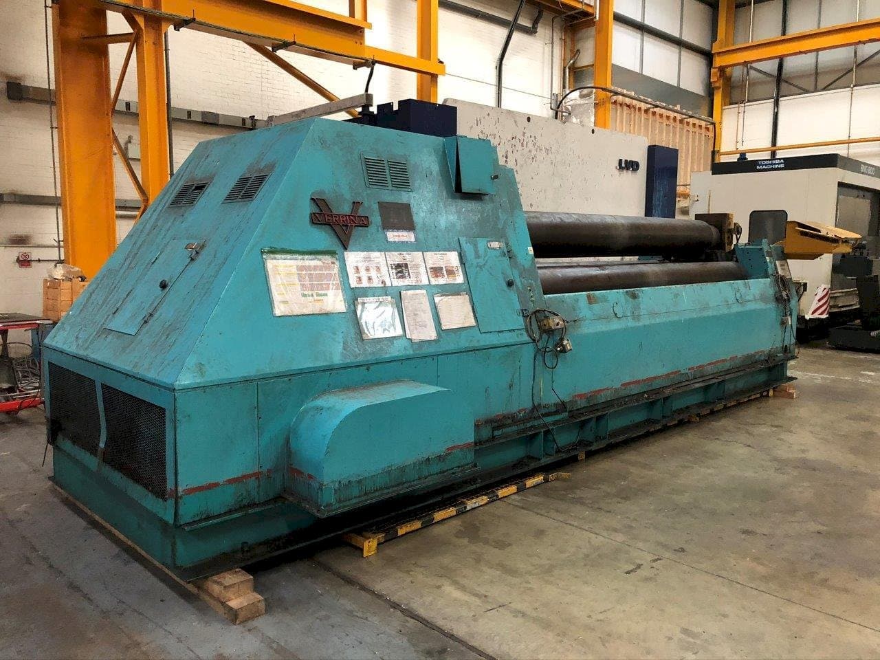 Frontansicht der VERRINA CLR 216 X 4050 Maschine