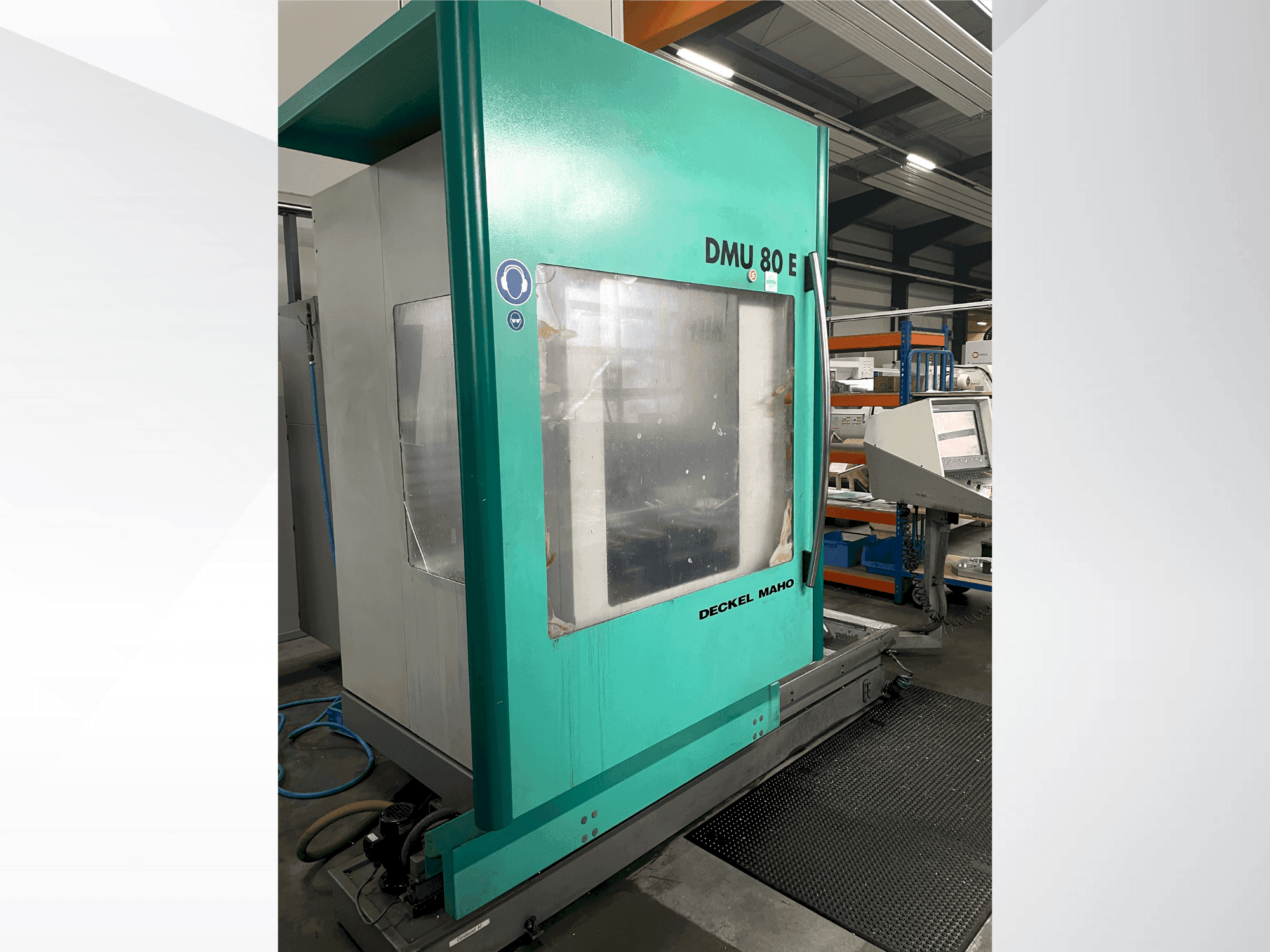 Frontansicht der DECKEL DMU 80 E Maschine