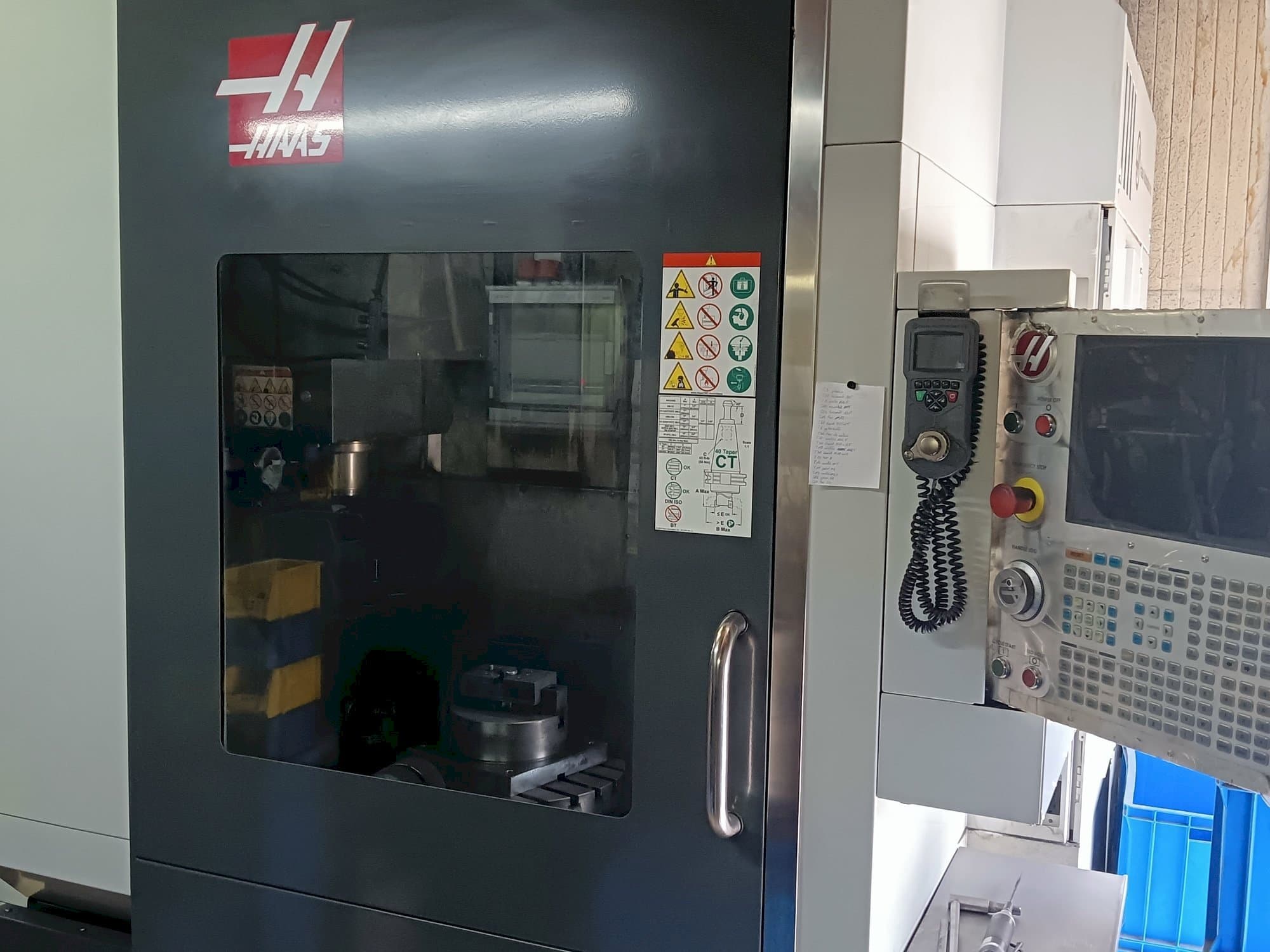 Frontansicht der HAAS UMC 750 Maschine