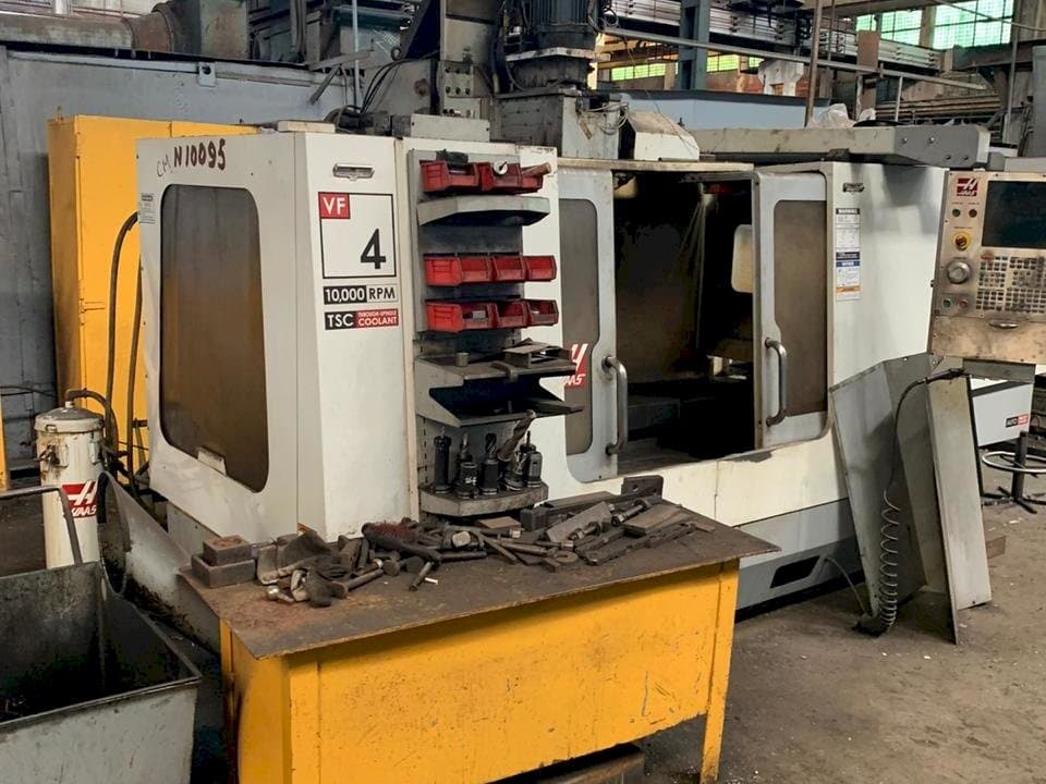 Frontansicht der HAAS VF-4 Maschine