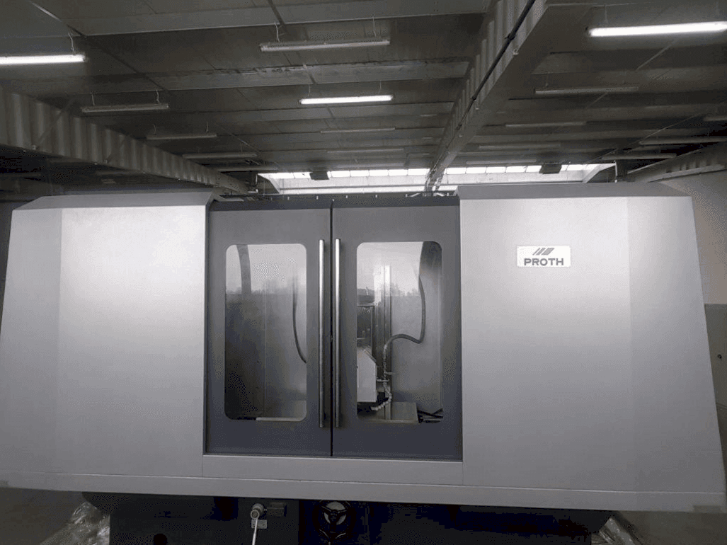 Frontansicht der Proth PSGC-50100AHR Maschine