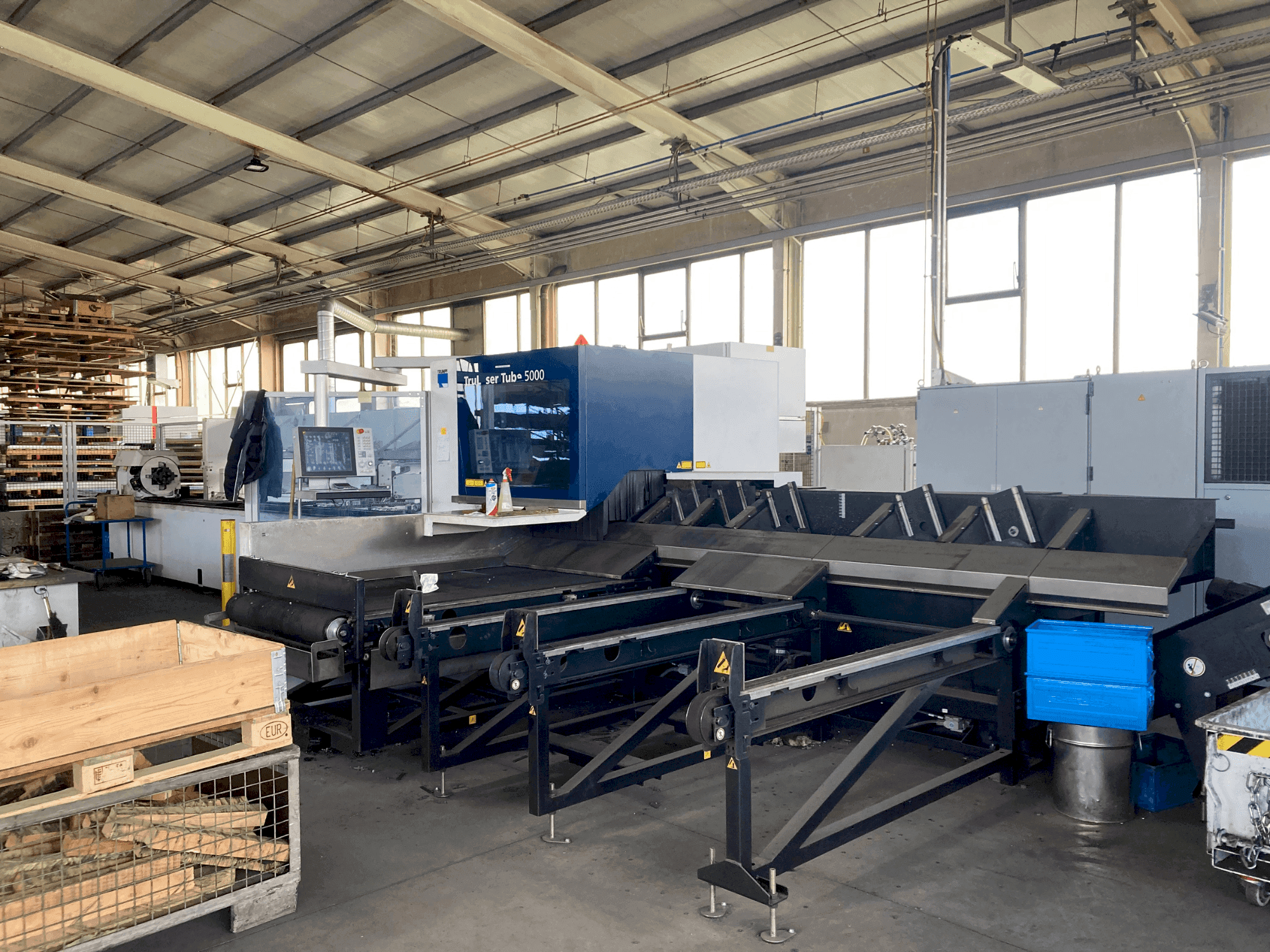 Frontansicht der TRUMPF TruLaser Tube 5000 Maschine