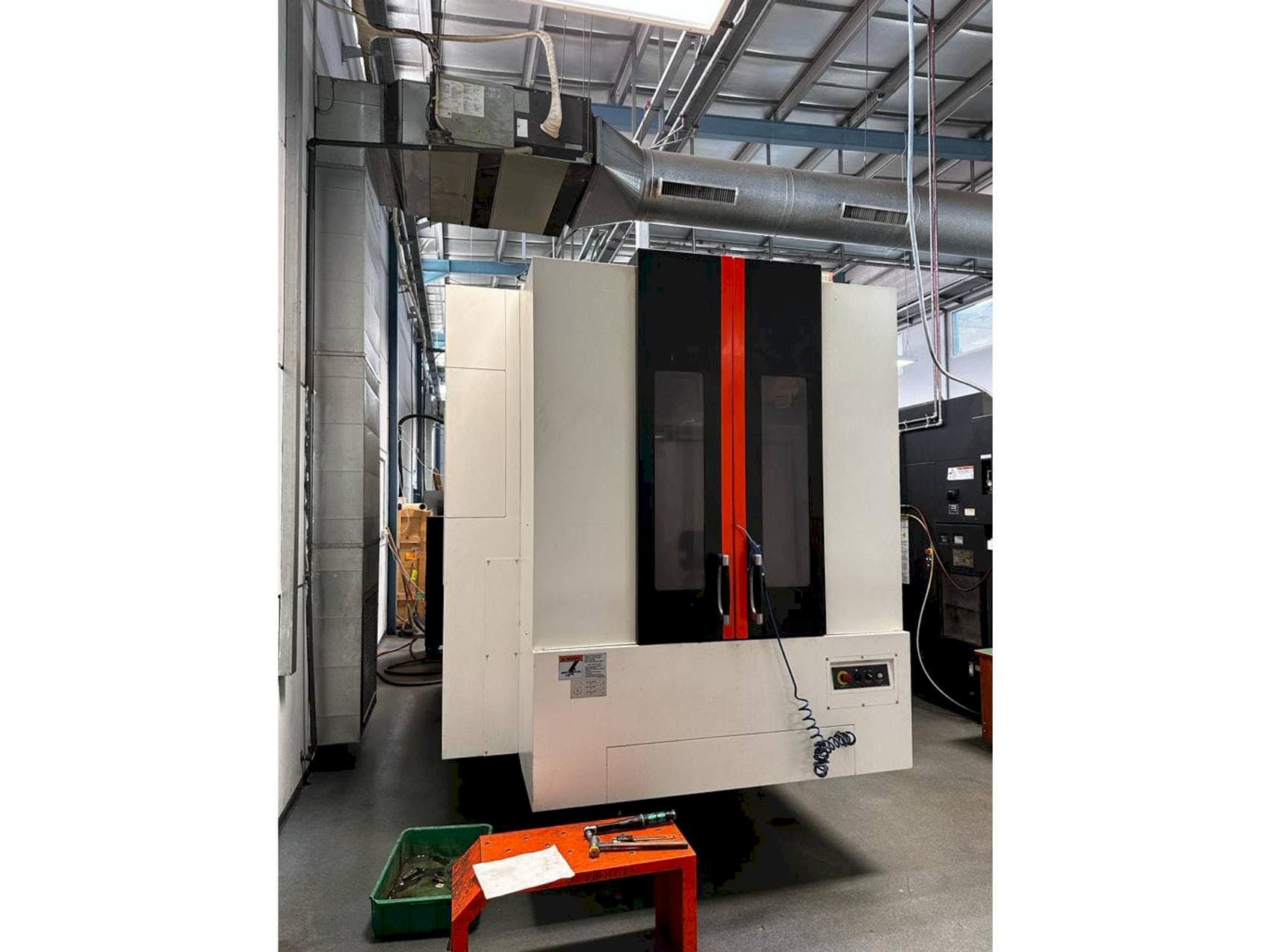 Frontansicht der Mazak NEXUS 4000-III  Maschine