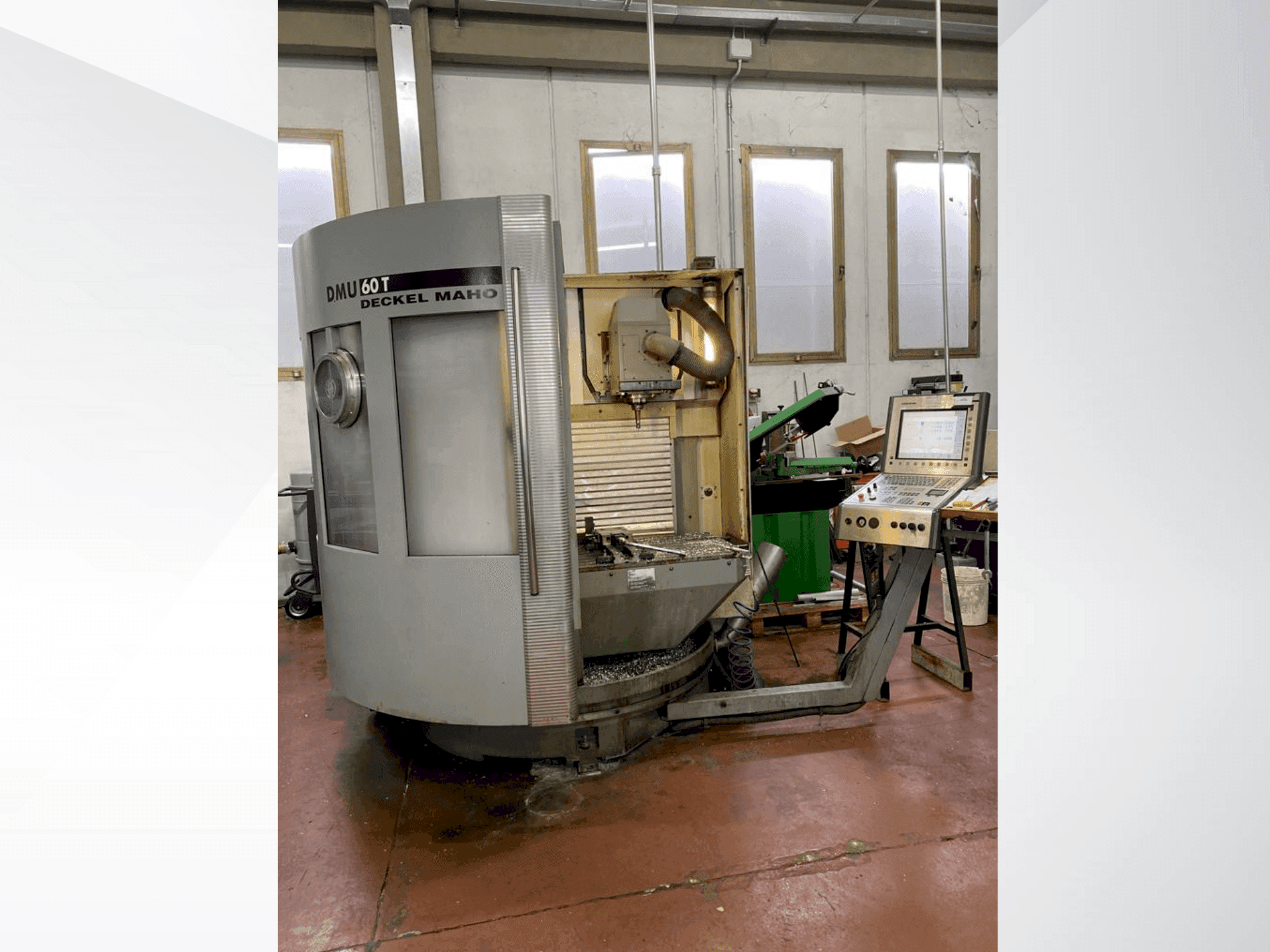 Frontansicht der DECKEL MAHO DMU 60T Maschine