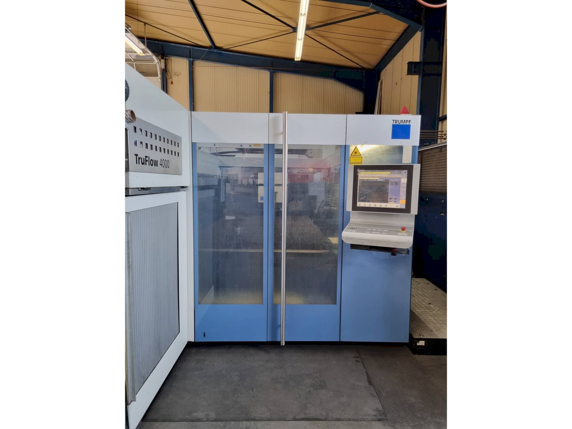 Frontansicht der Trumpf TruLaser 3030 Maschine