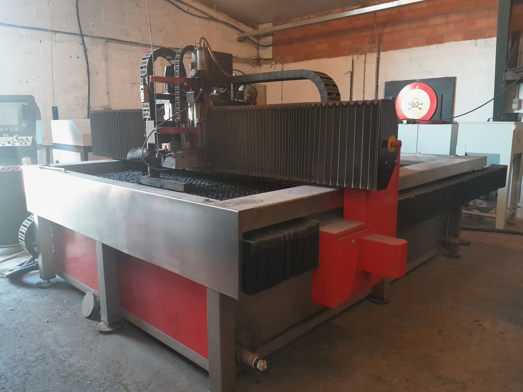 Frontansicht der STAKO Trium WPC Retrofit Maschine
