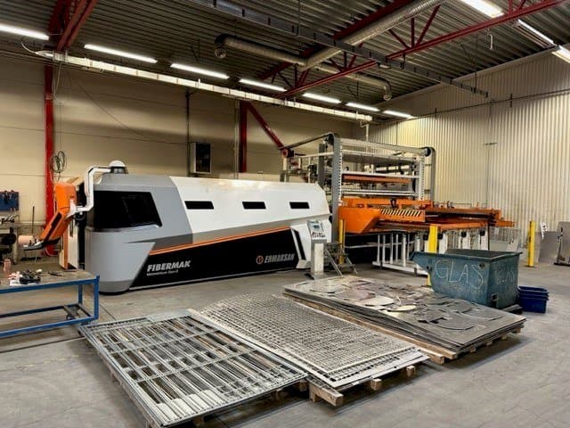 Frontansicht der ERMAKSAN Fibermak 4KW Maschine