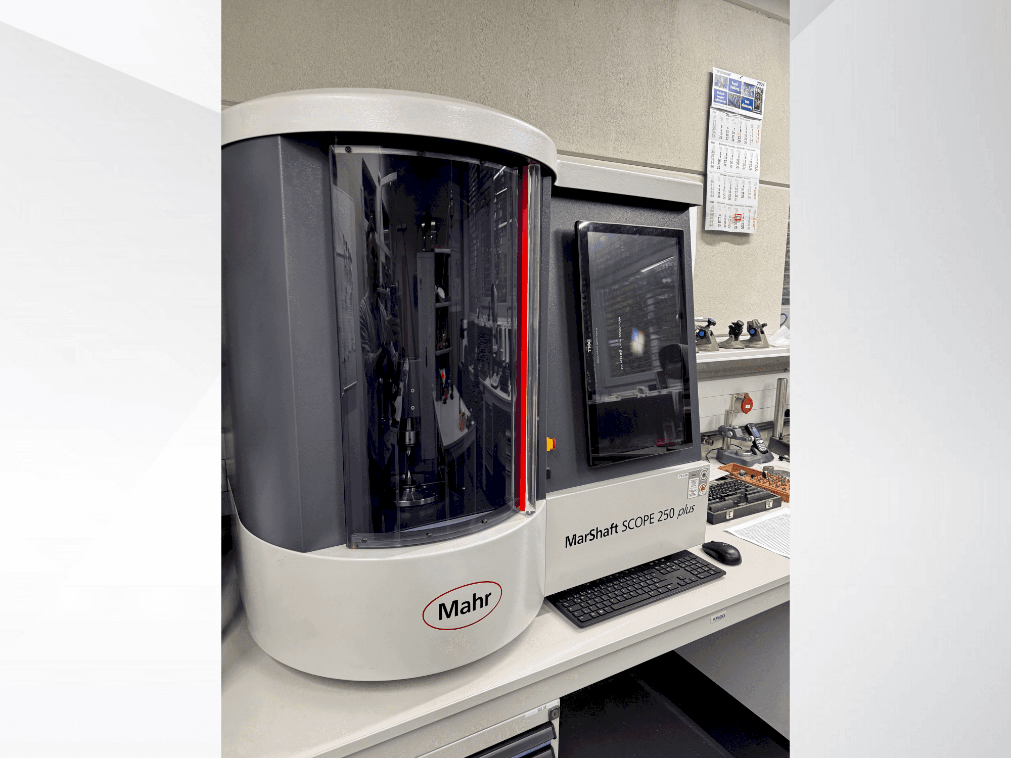 Frontansicht der MAHR MahrShaft SCOPE 250 plus Maschine