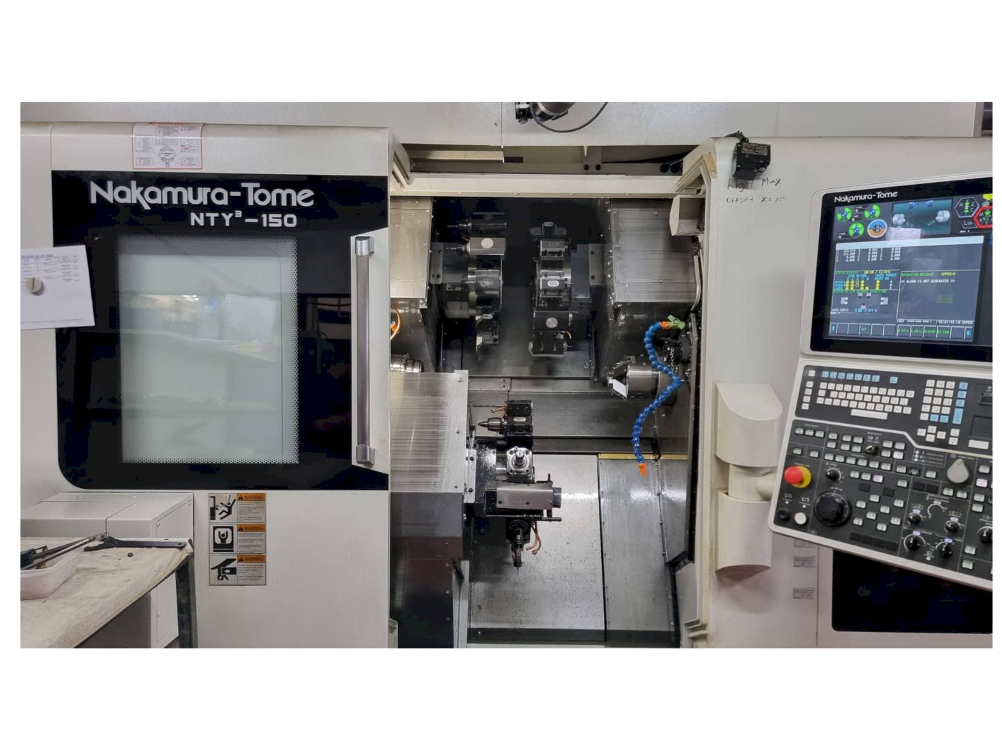 Frontansicht der NAKAMURA-TOME NTY3-150 Maschine