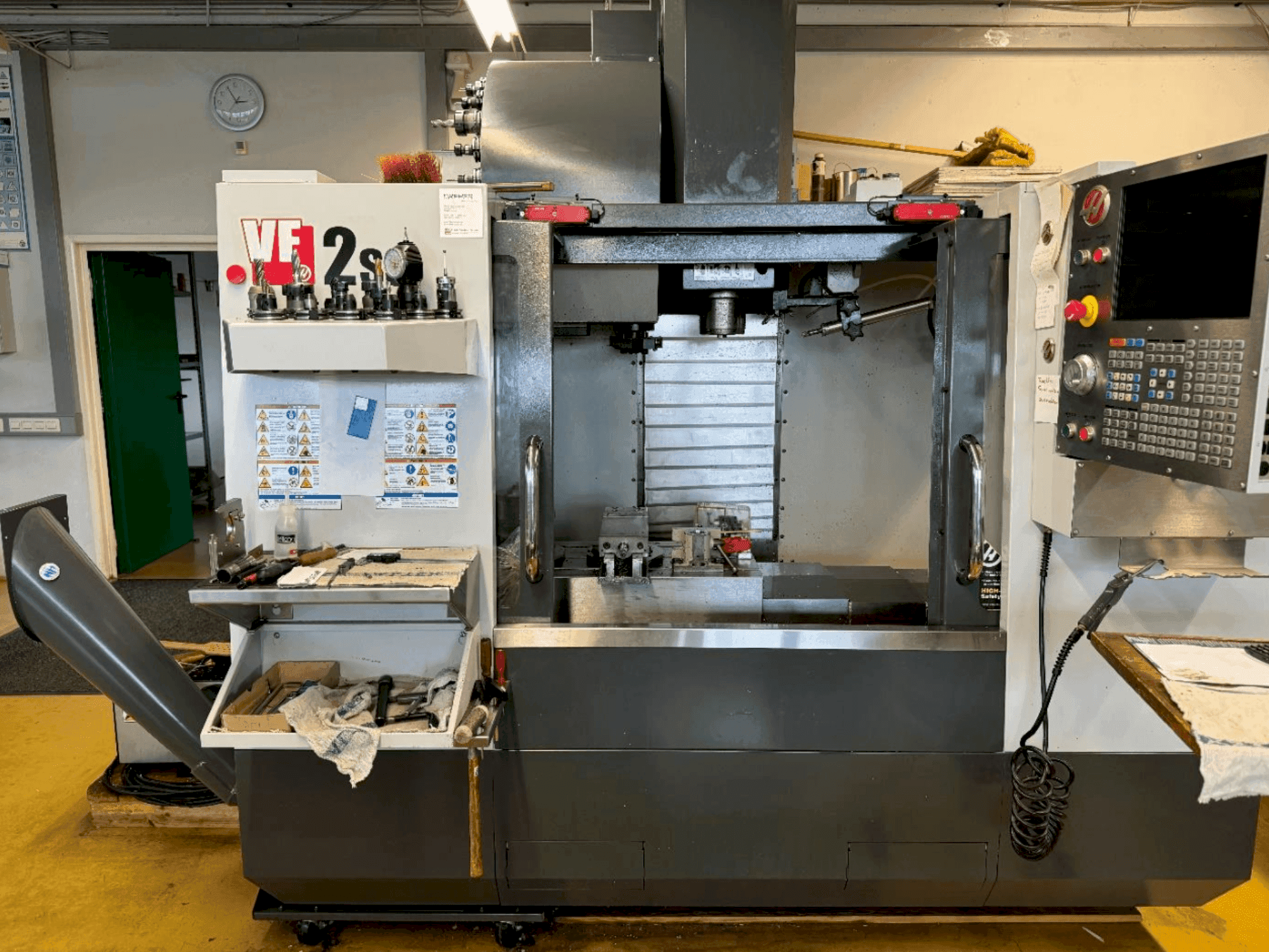 Frontansicht der HAAS VF-2SS  Maschine