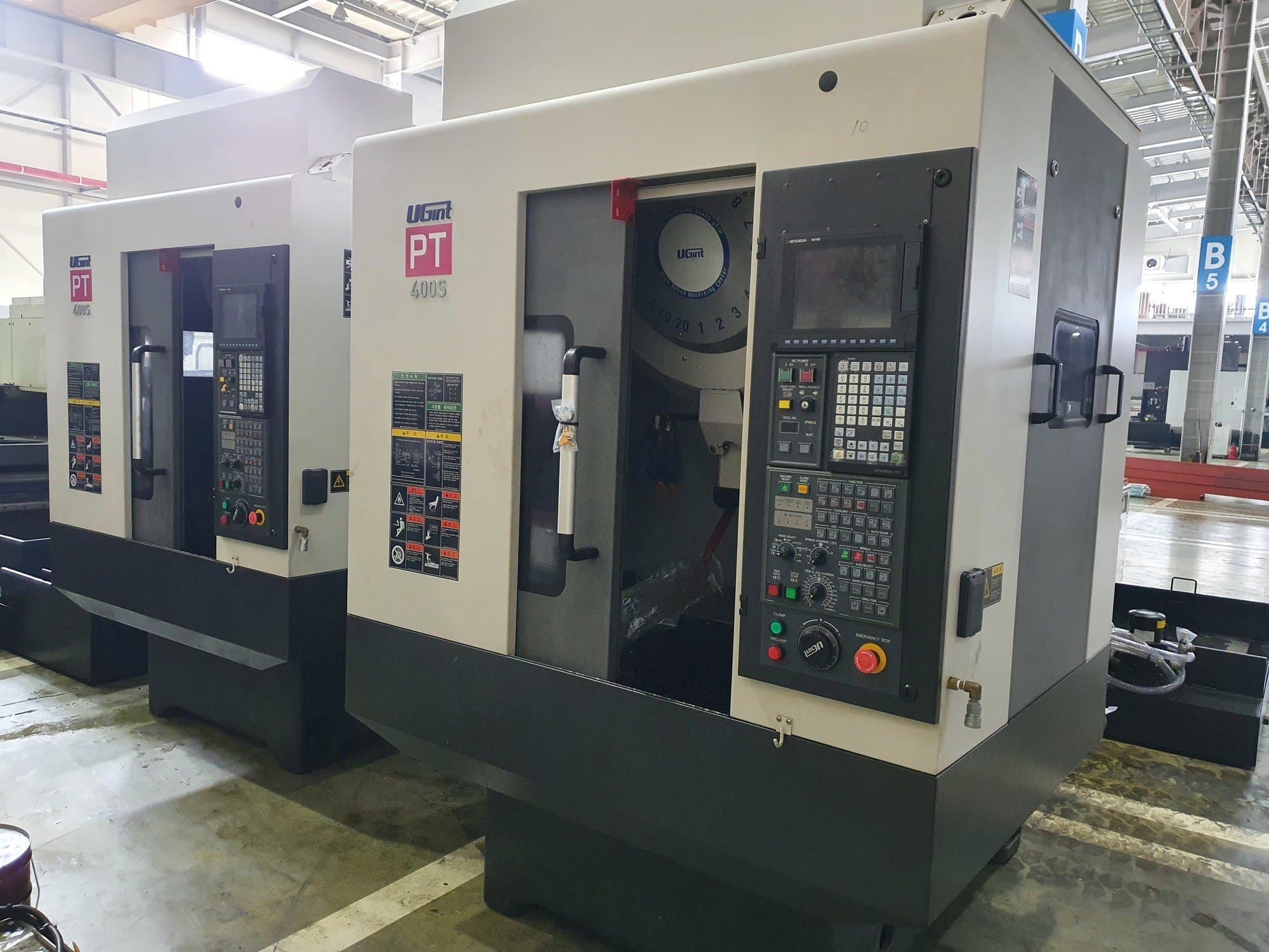 Frontansicht der UGINT PT400S Maschine