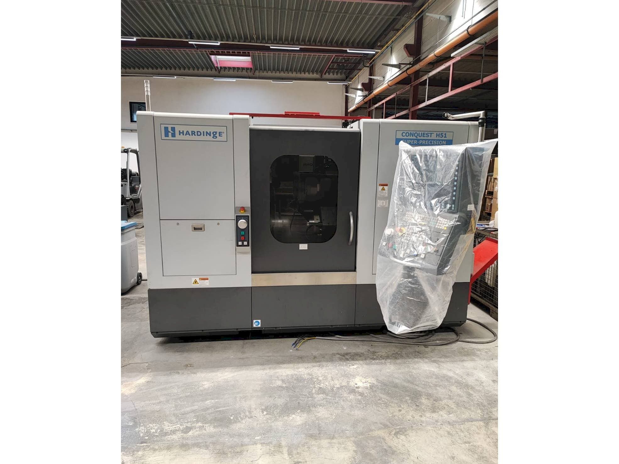 Frontansicht der HARDINGE CONQUEST H51 Maschine