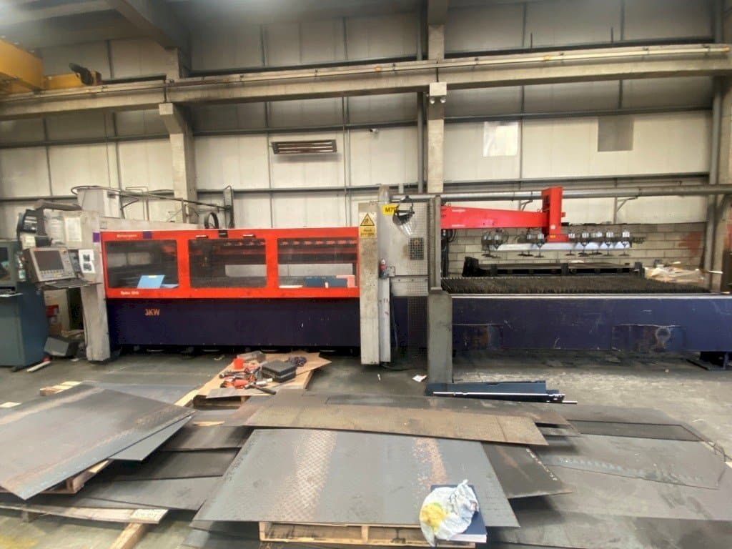 Frontansicht der Bystronic Bystar 3015 Maschine