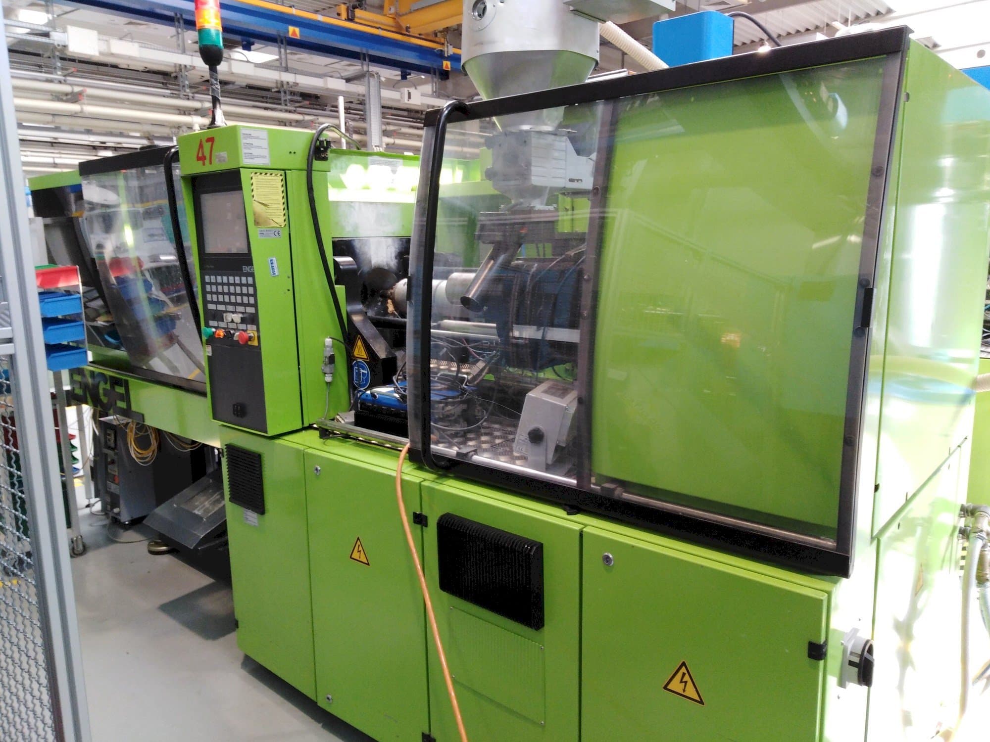 Frontansicht der ENGEL Victory 330/80 Focus  Maschine