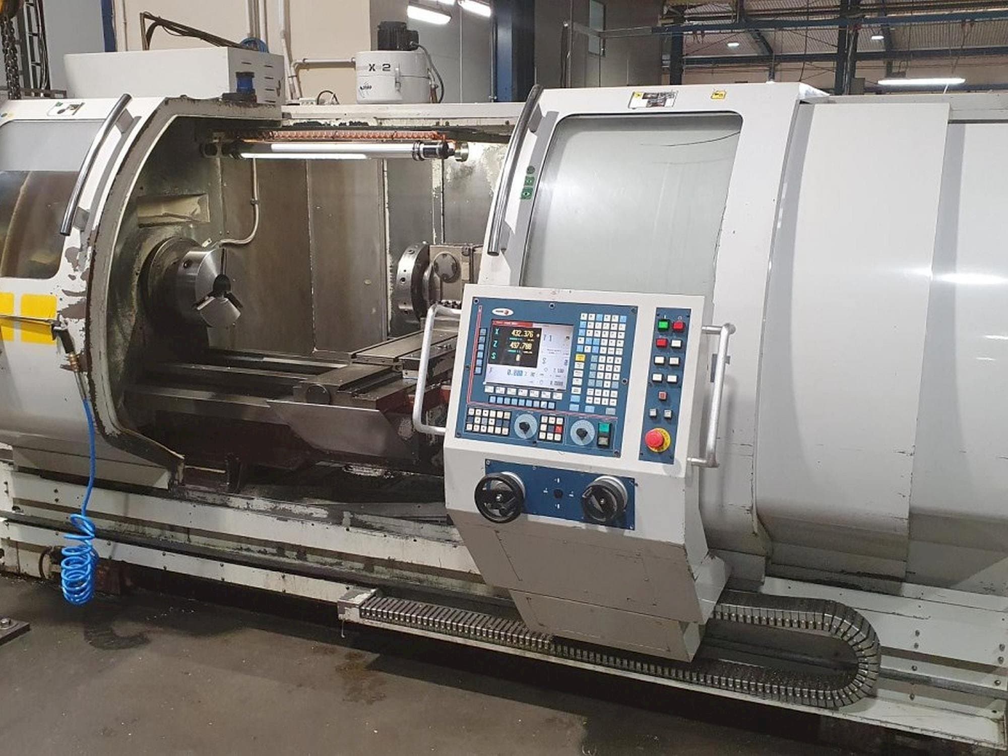 Frontansicht der MICROCUT BNC-2280XL Maschine